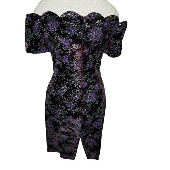 Vintage Tamara’s Off-Shoulder Cocktail – Size 7 Embroidered Velvet – Scalloped - Picture 8 of 11